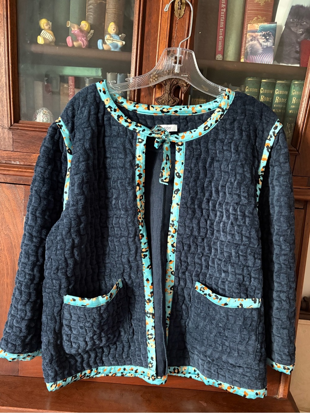 Voy: large, Quilted Navy Jacket with light blue print Trim -